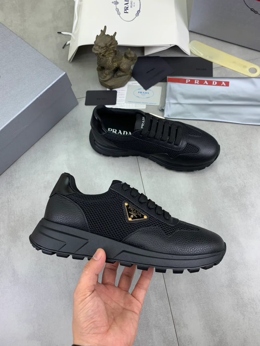 Men's shoes 💰P560💰[New style] popular models are on the official website, 🆘 Trendy brand (Prada) mainly promotes popular models, avant-garde and versatile fashion men's shoes private version mold opening, cowhide surface splicing 1:1.. Fashionable and simple, original imported cowhide lining cowhide feet; the atmosphere and personality are more fashionable, eye-catching and pursuing class. It will subvert the old idea and be a must-have for fashionistas with you! Must keep it for yourself! Tall and comfortable, large and low, high-end quality workmanship. Number of yards: 38-45 4️⃣optional.